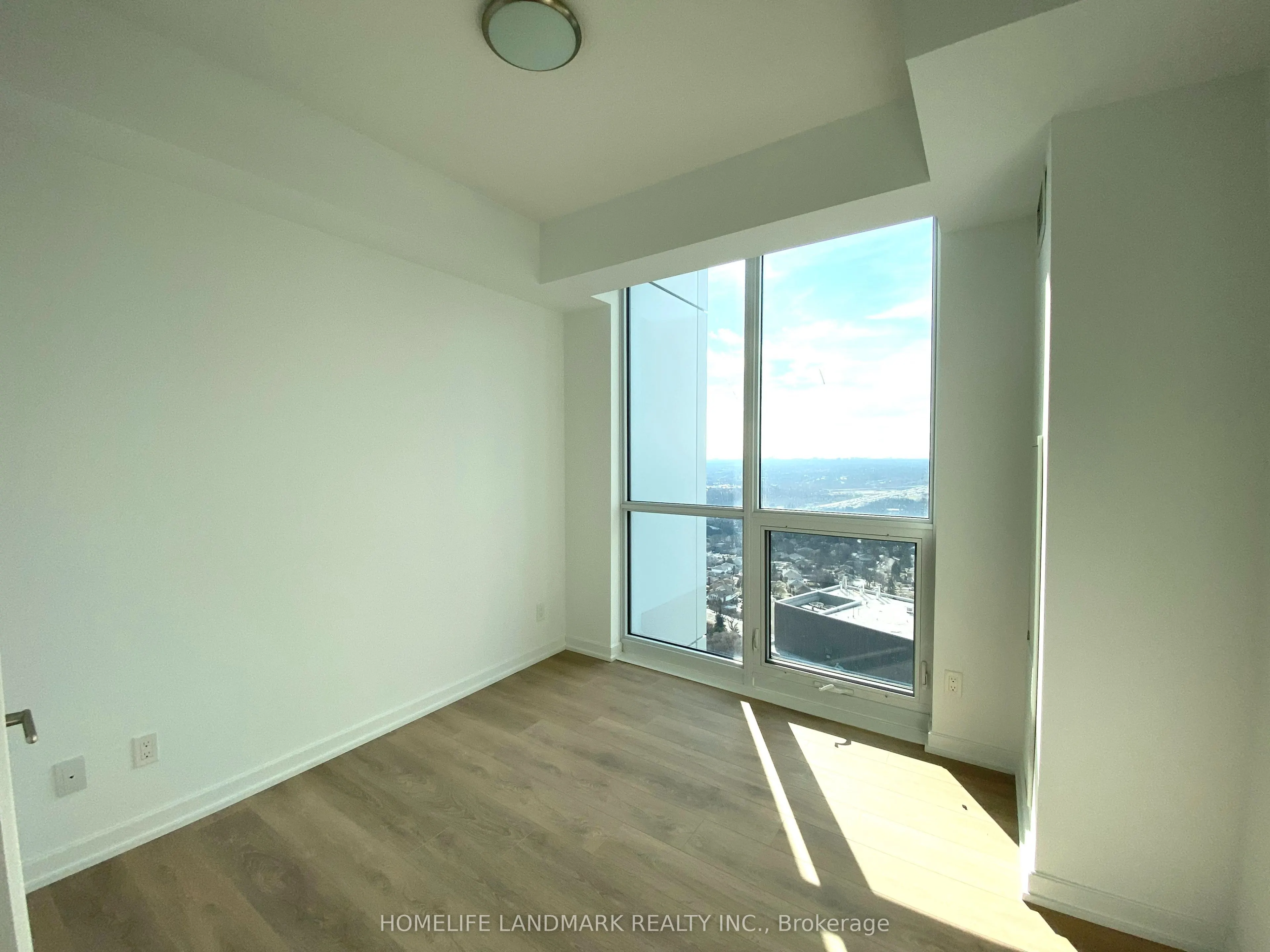 32 Forest Manor Road, #2202