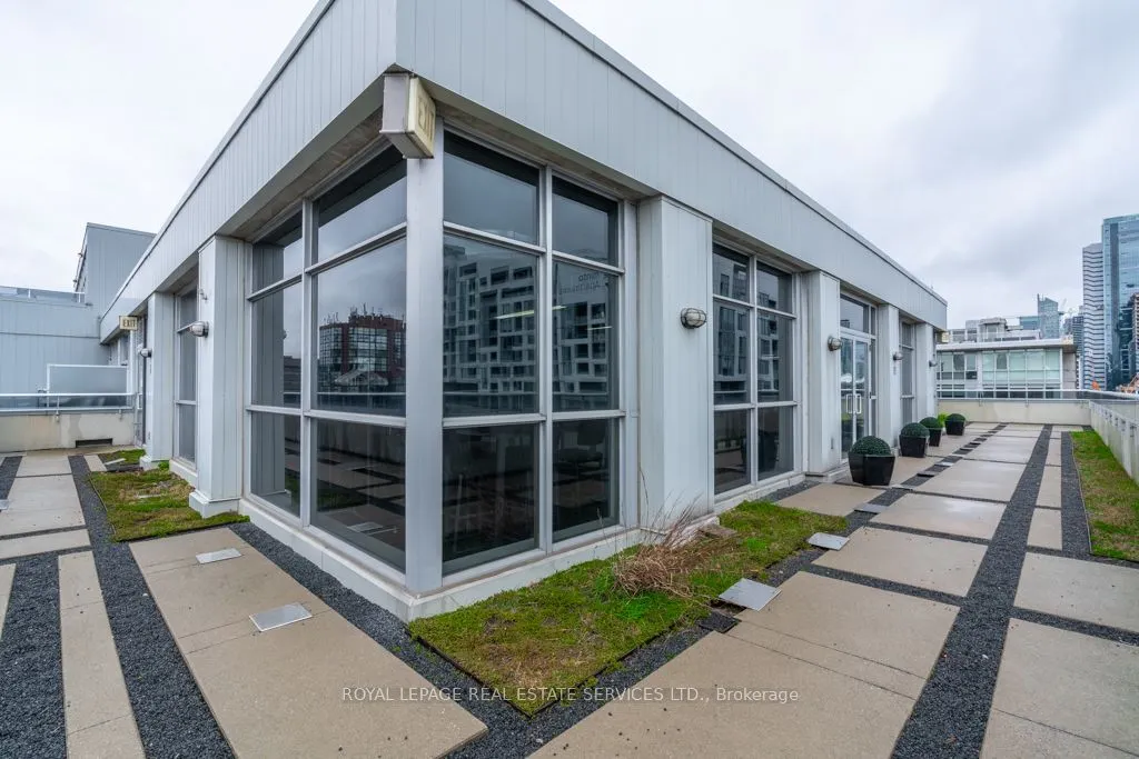 60 Bathurst Street, #516