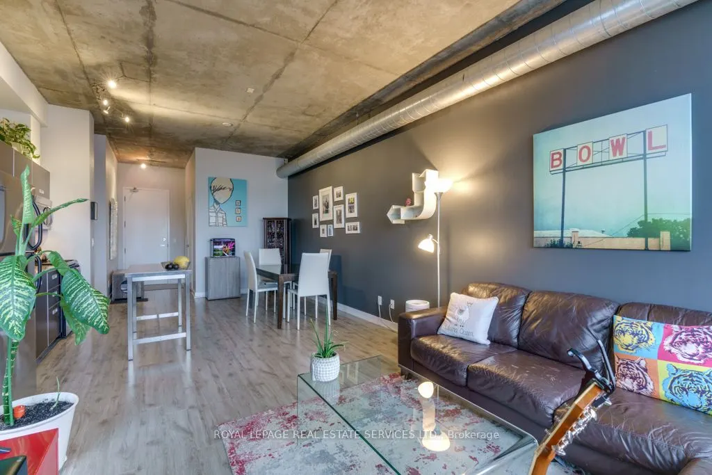 60 Bathurst Street, #516