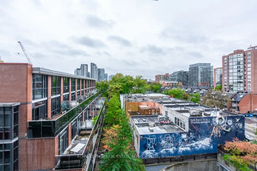 60 Bathurst Street, #516