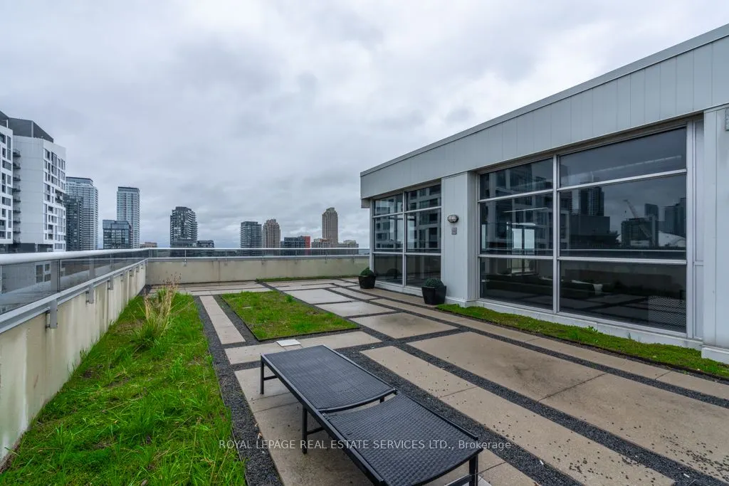 60 Bathurst Street, #516