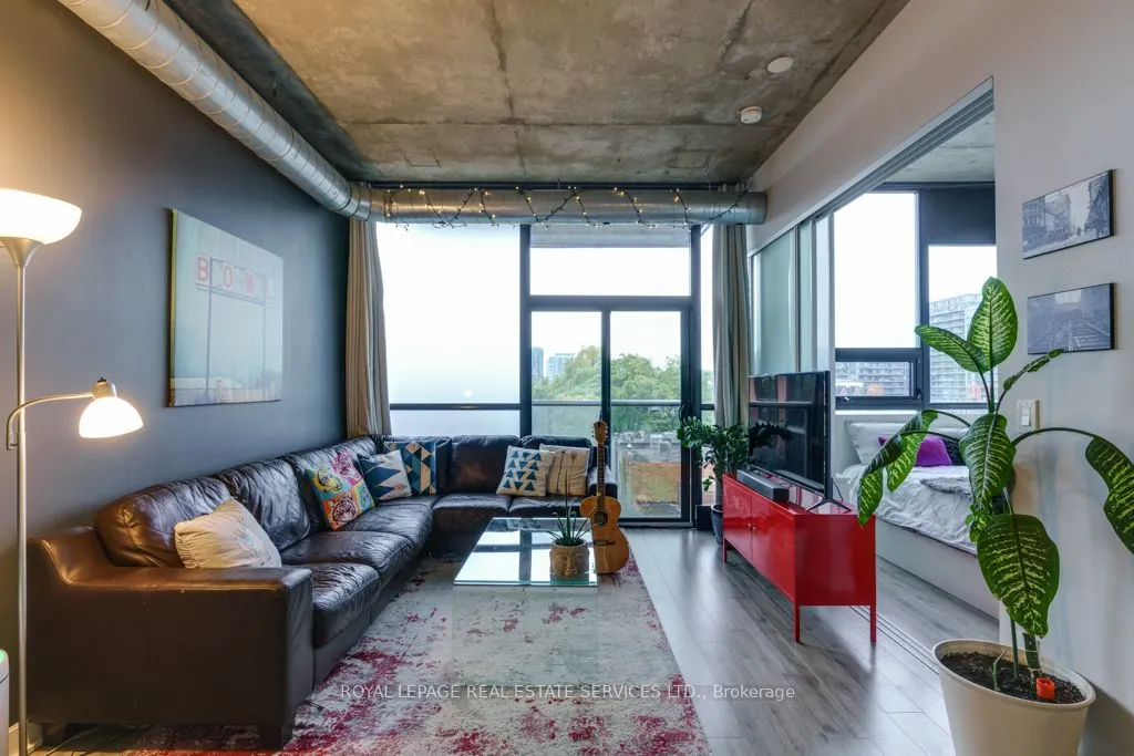 60 Bathurst Street, #516