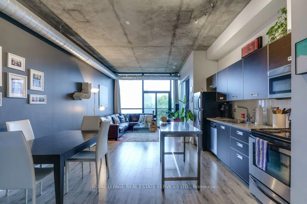 60 Bathurst Street, #516