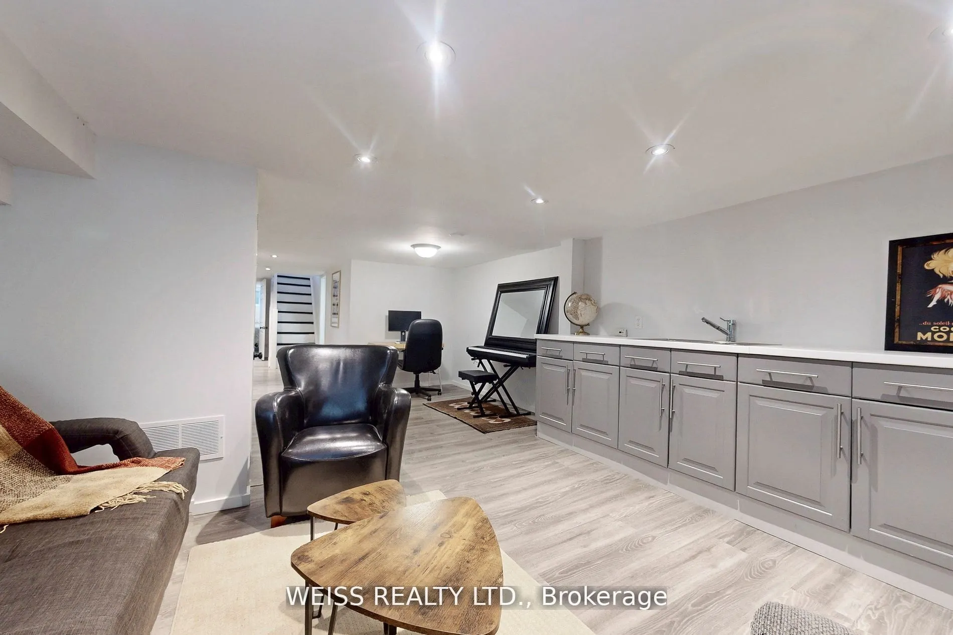 758 Richmond Street W