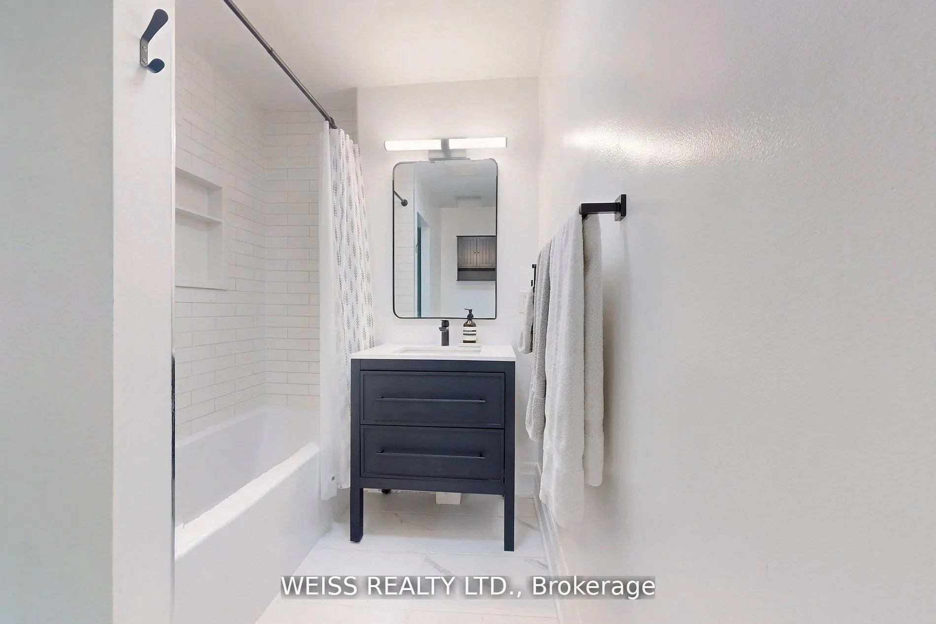 758 Richmond Street W