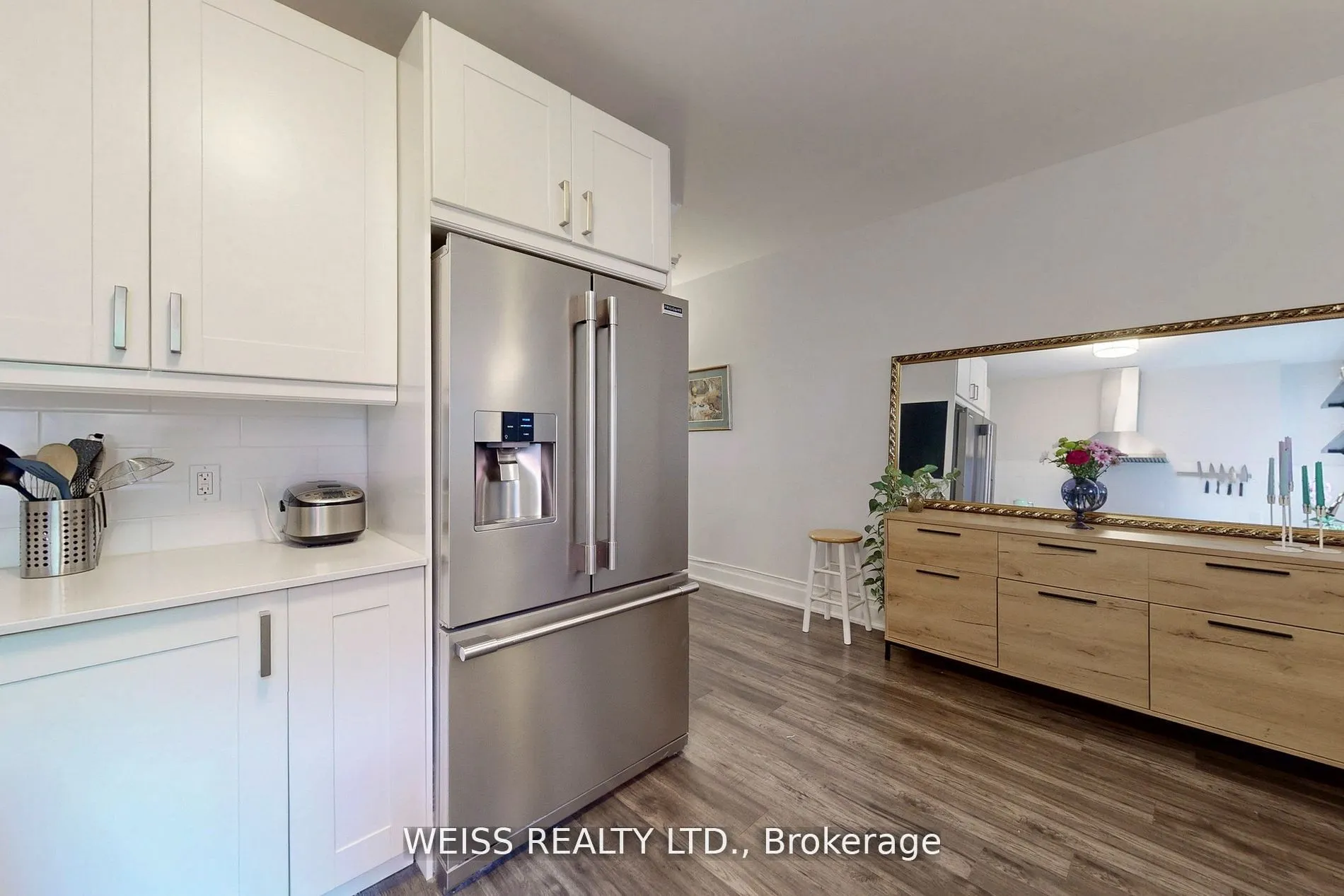 758 Richmond Street W