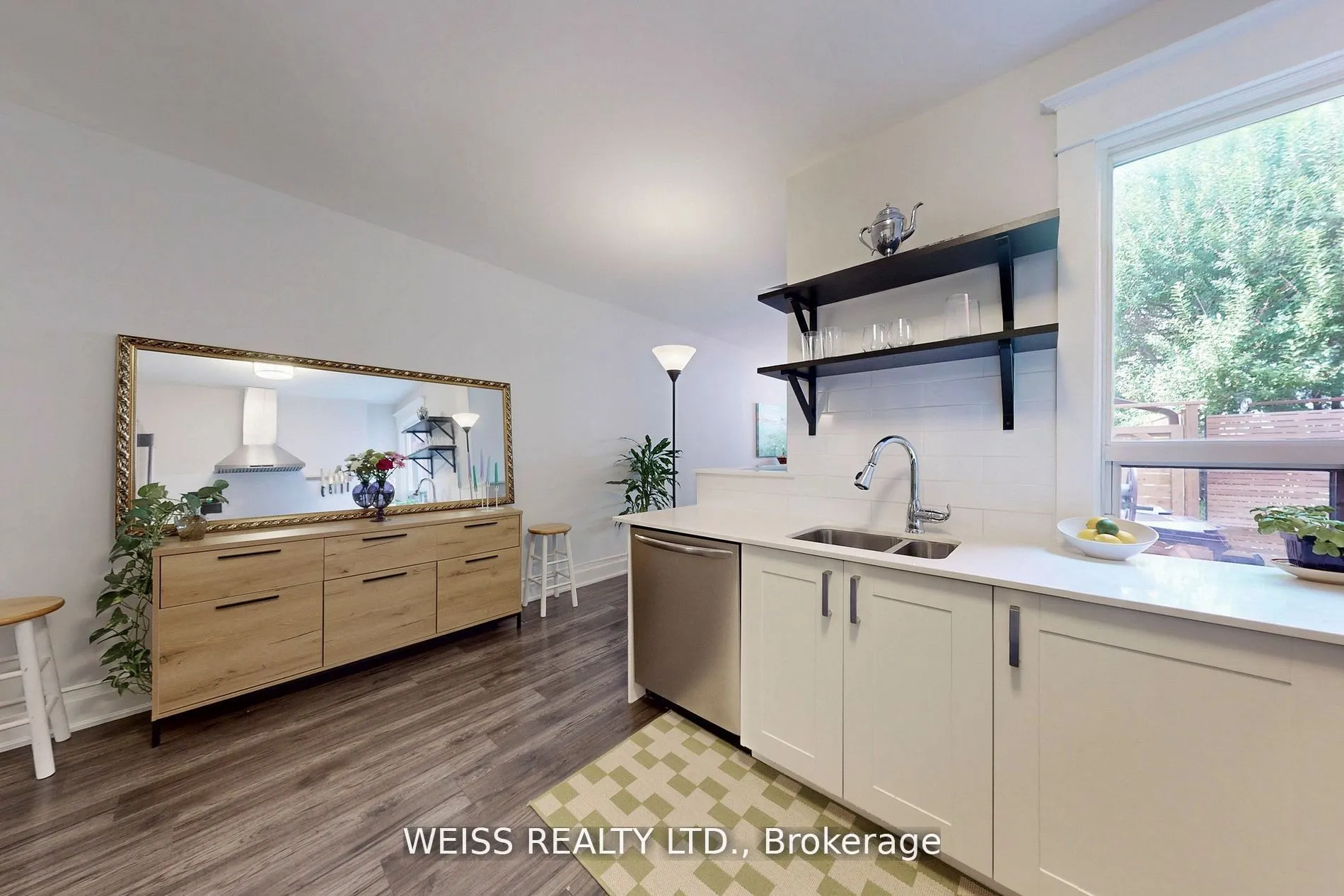 758 Richmond Street W