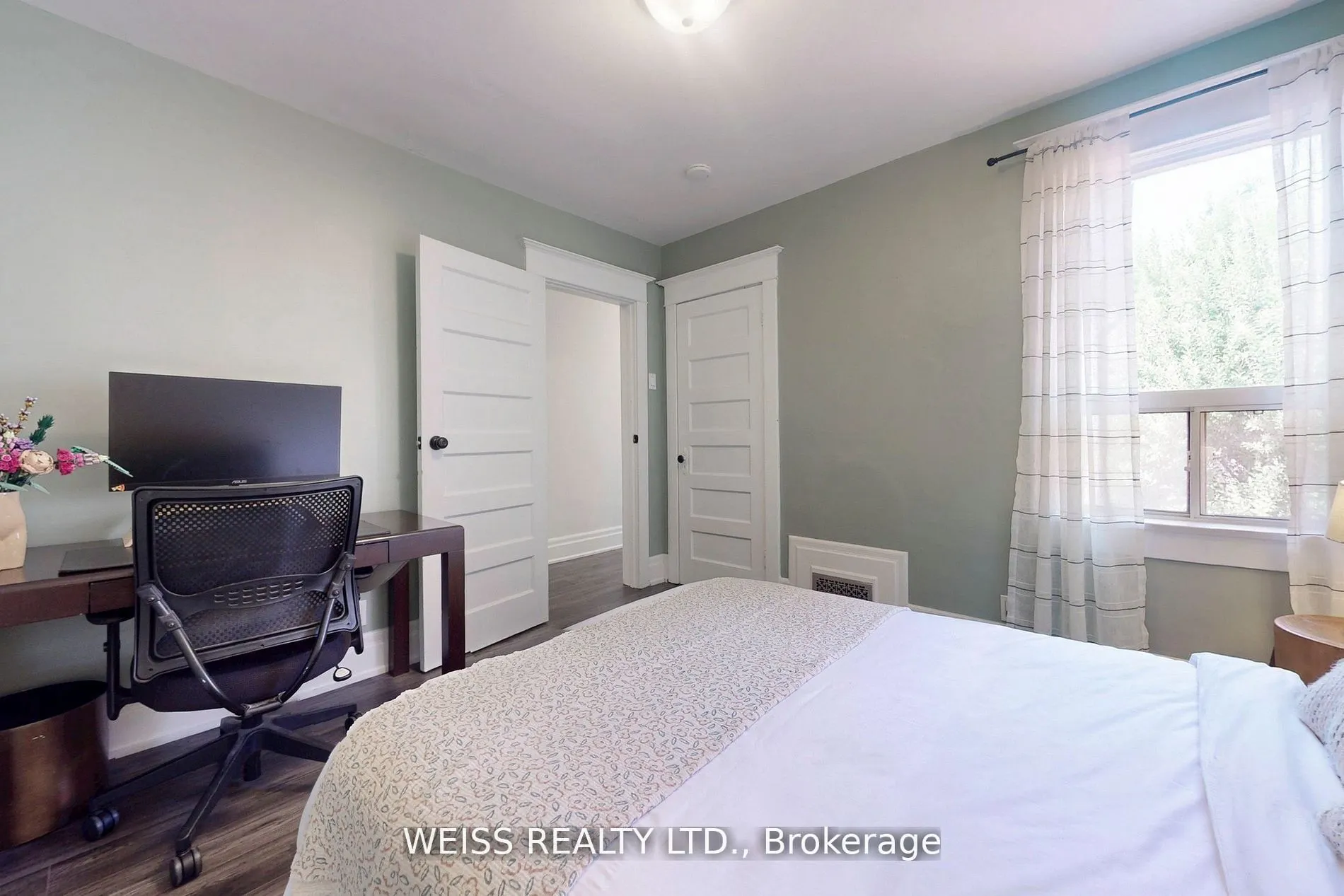 758 Richmond Street W