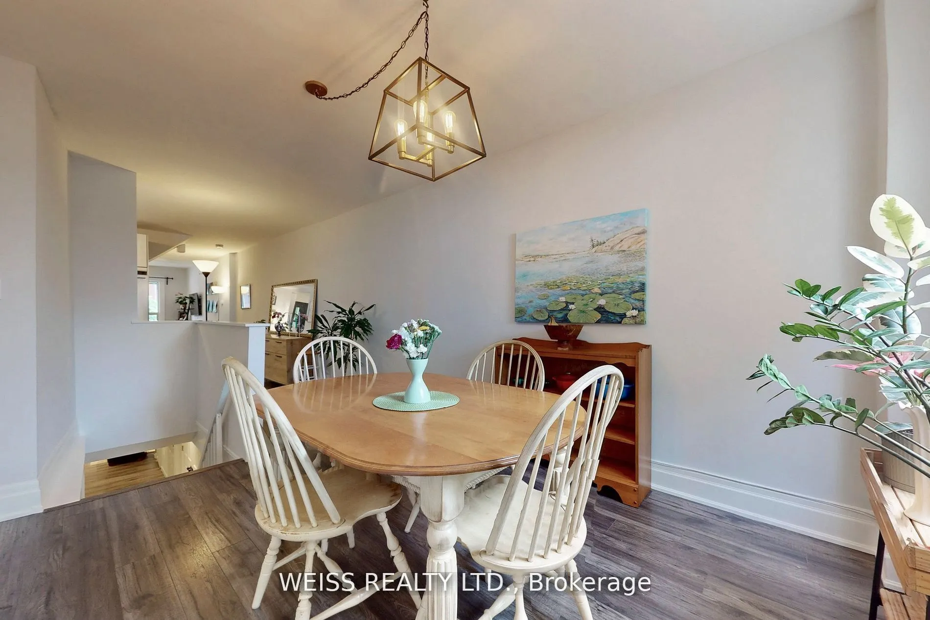 758 Richmond Street W