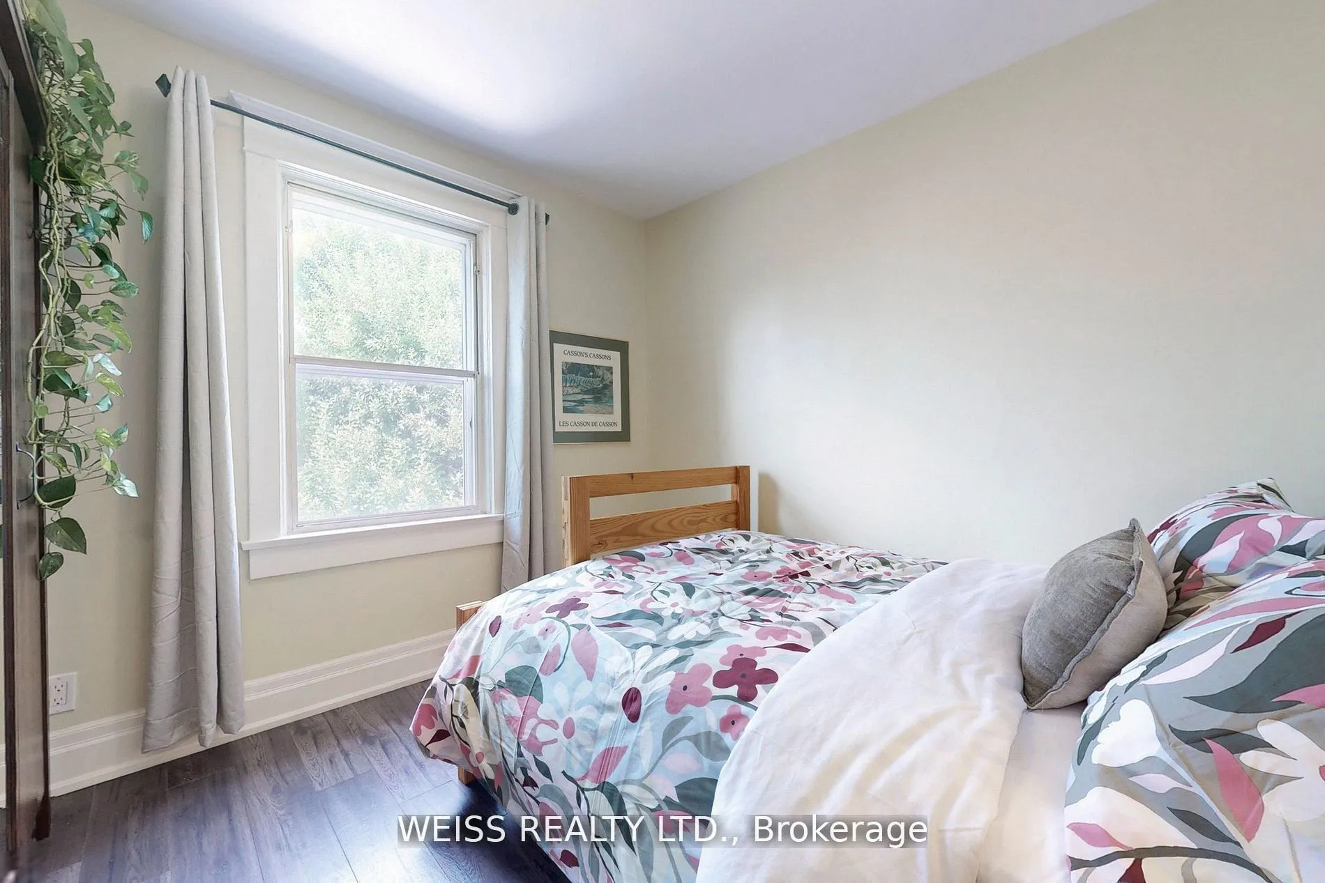 758 Richmond Street W