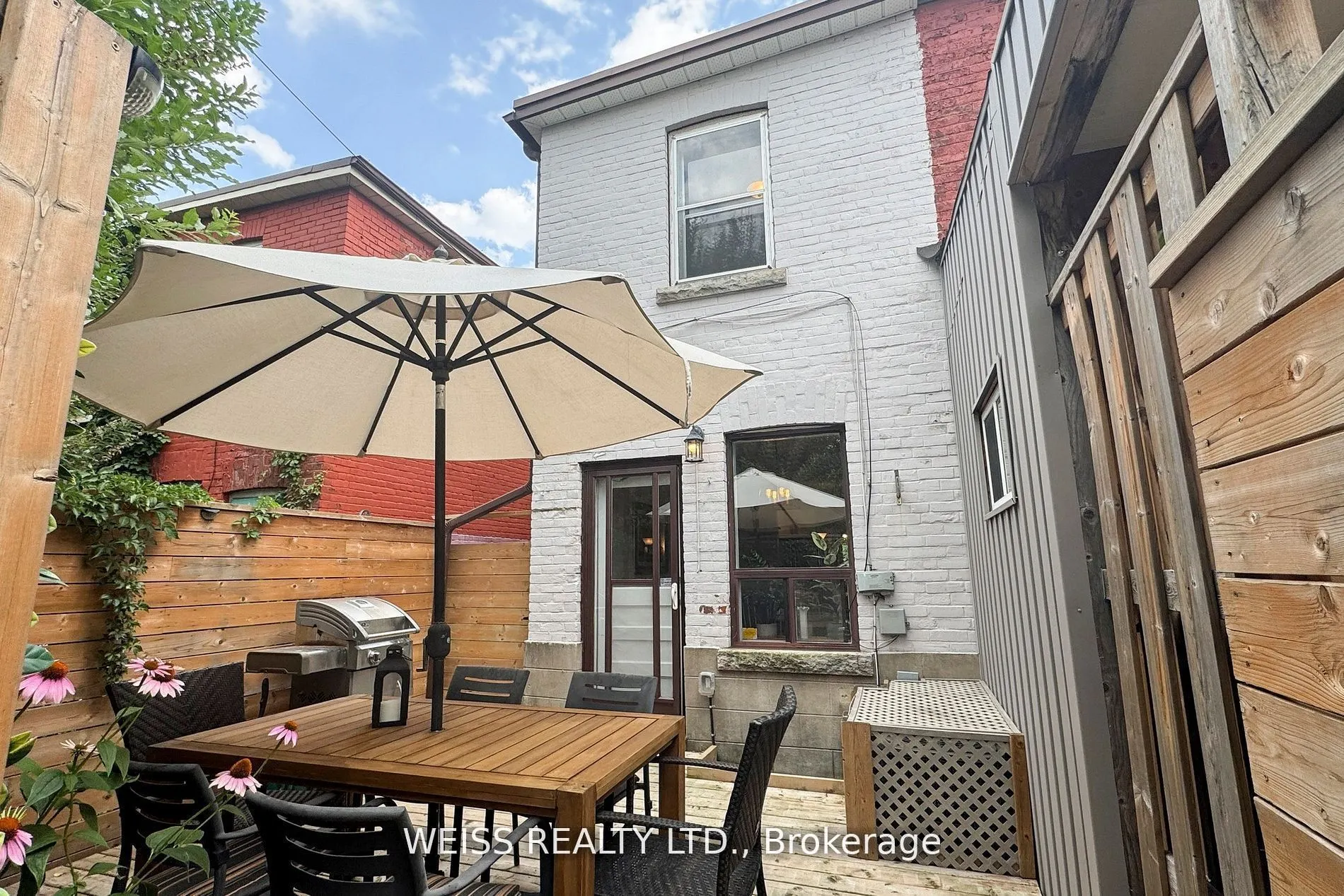 758 Richmond Street W