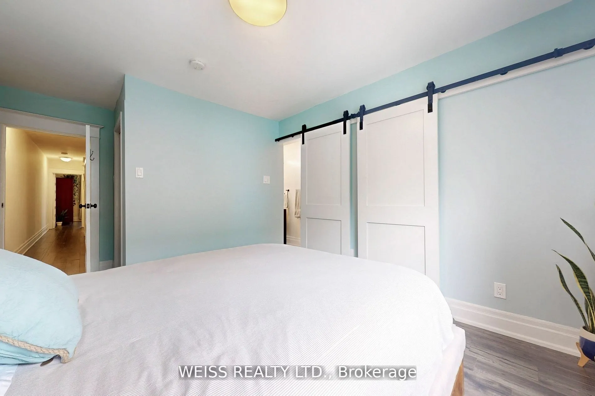 758 Richmond Street W