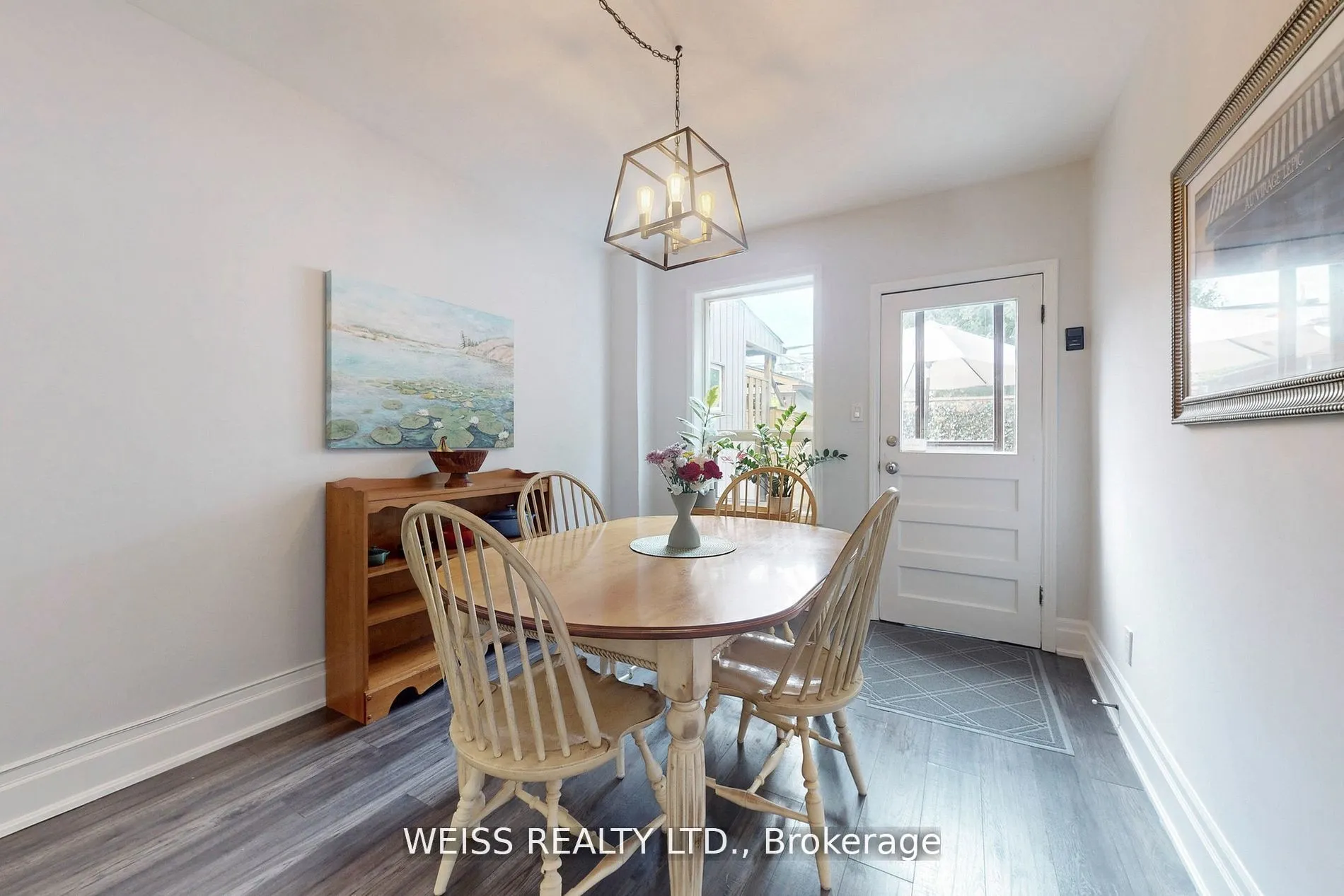 758 Richmond Street W