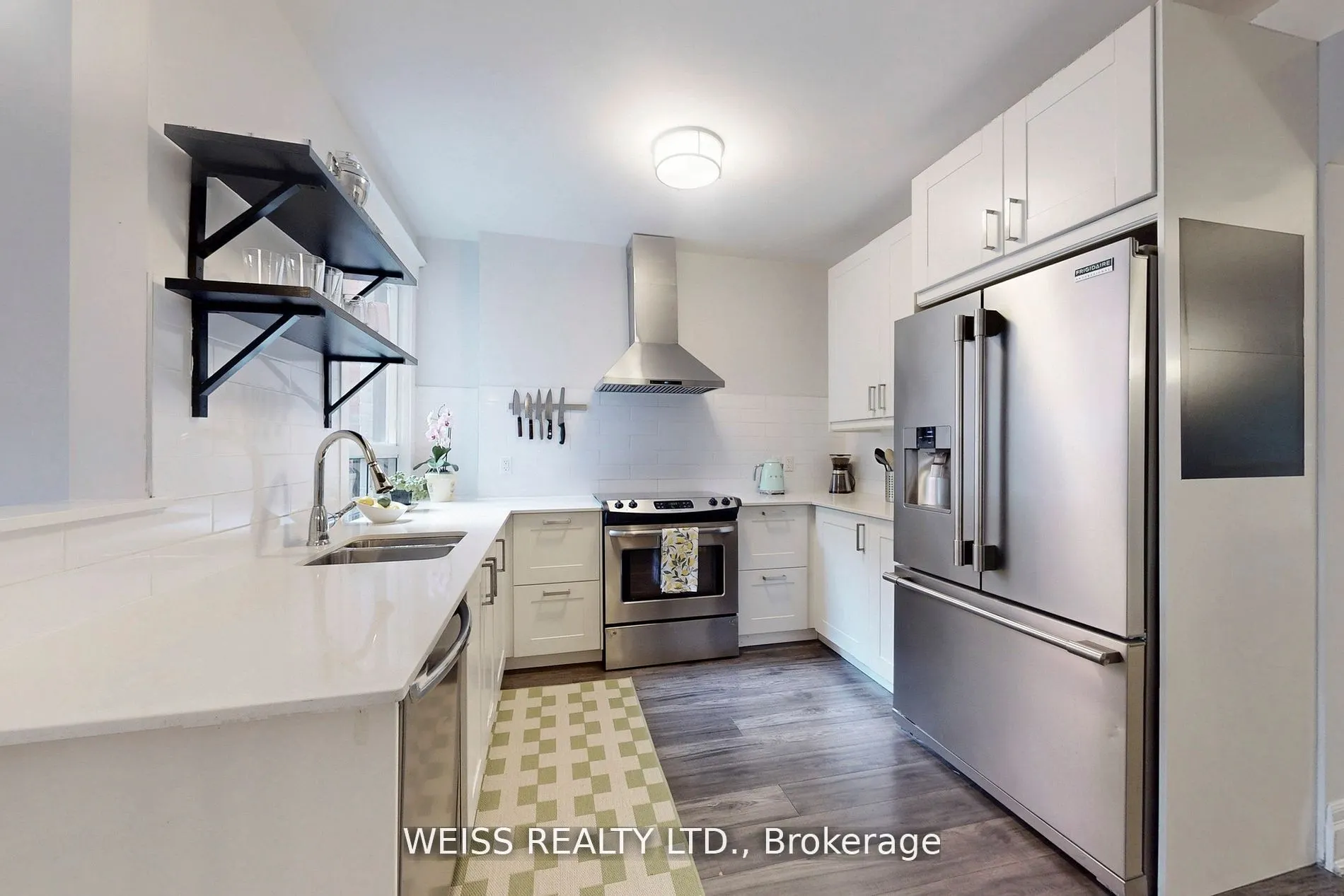 758 Richmond Street W