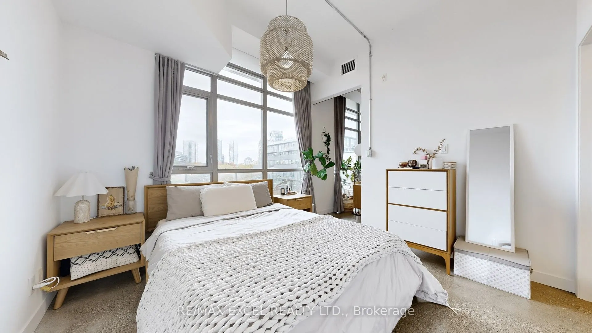 569 King Street E, #602