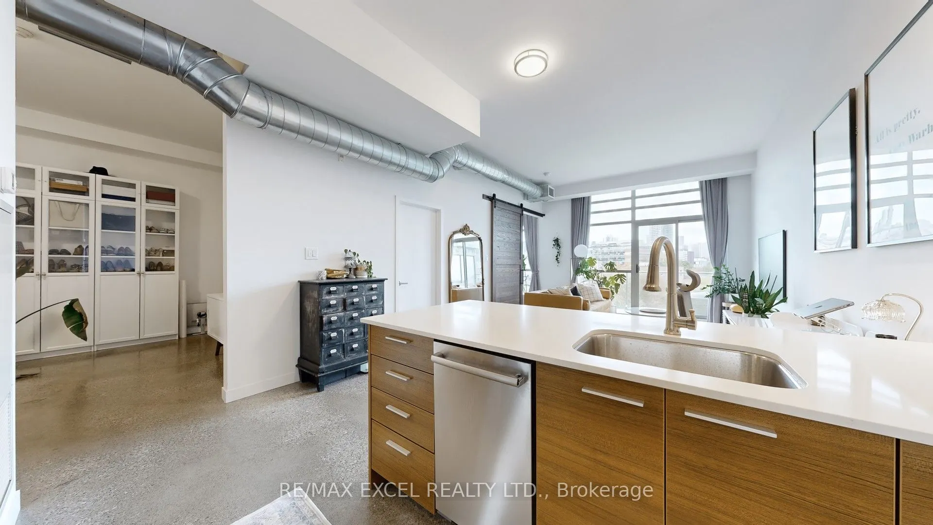 569 King Street E, #602