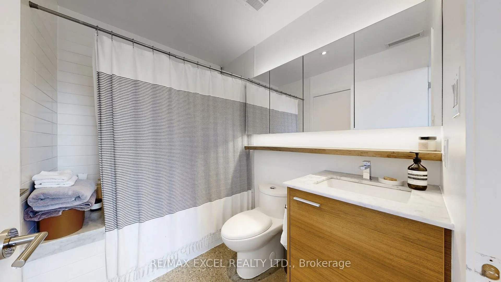 569 King Street E, #602