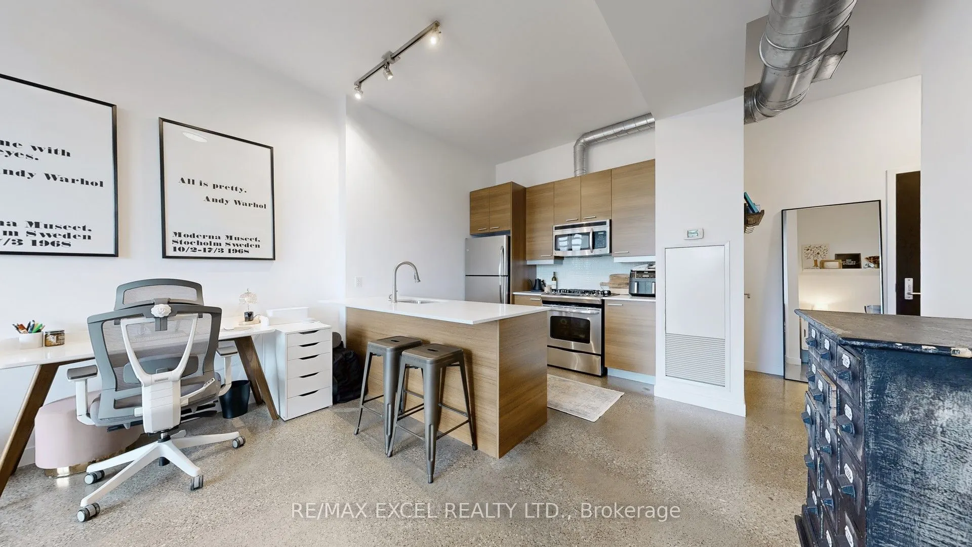 569 King Street E, #602