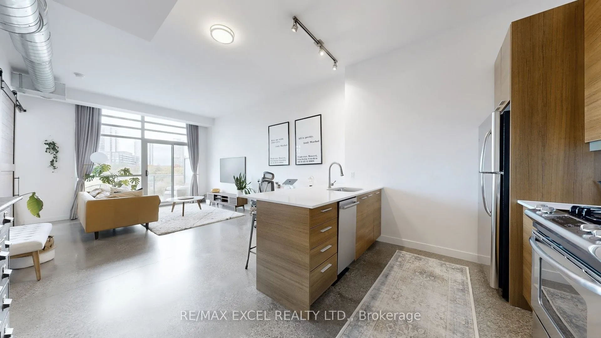 569 King Street E, #602