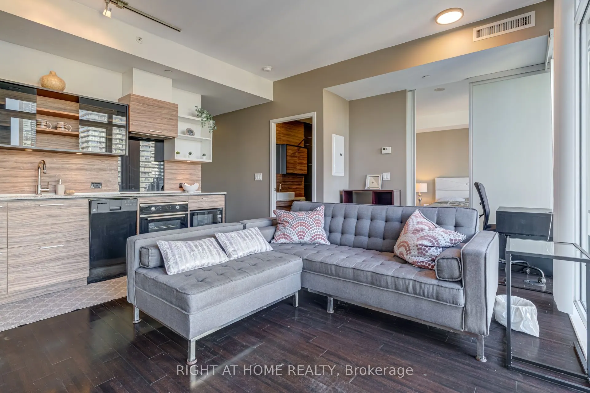 75 St Nicholas Street, #1109