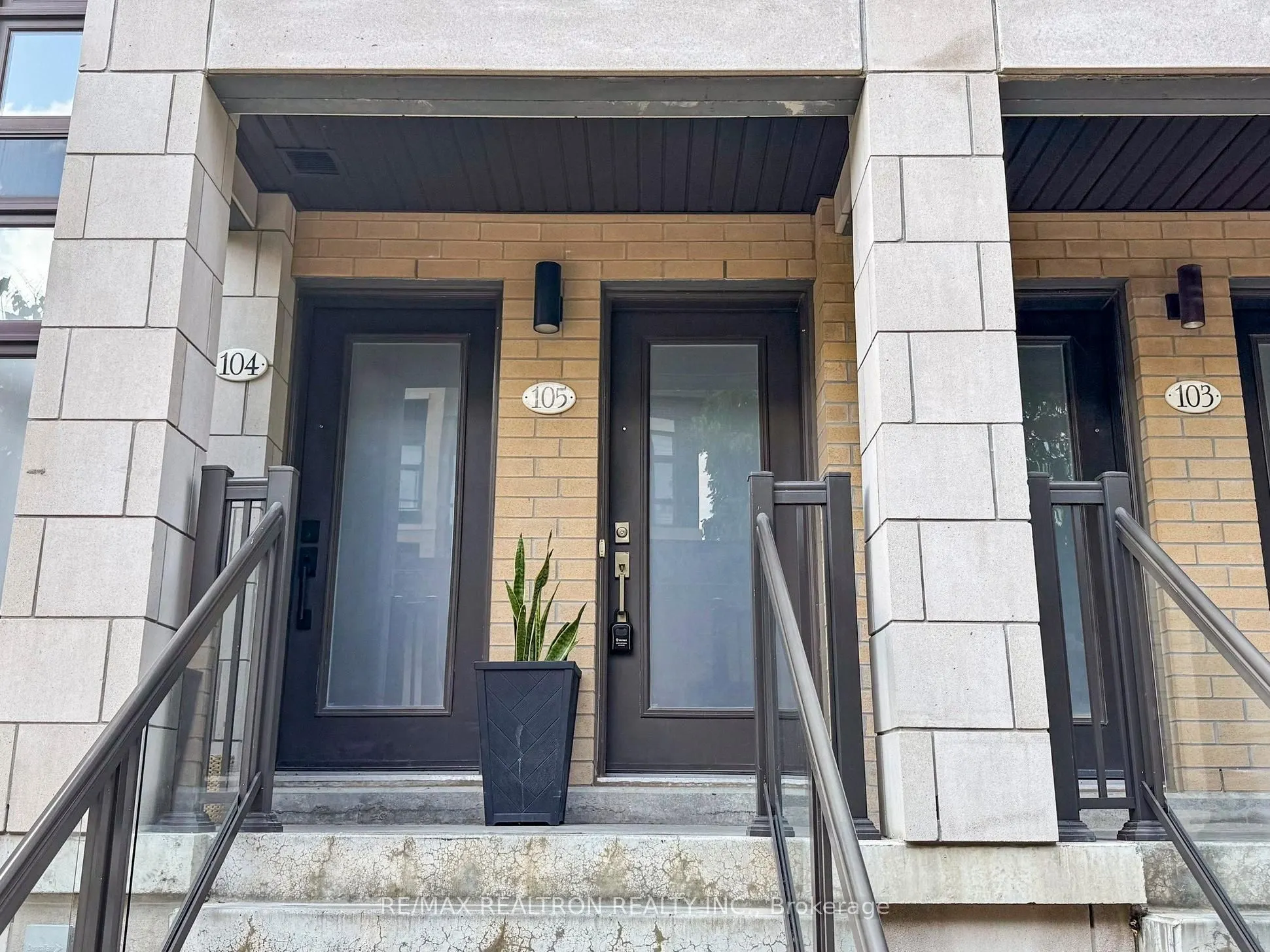 23 Eldora Avenue, #105