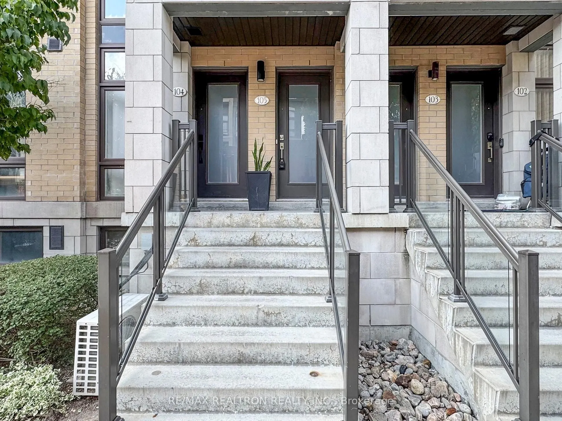 23 Eldora Avenue, #105