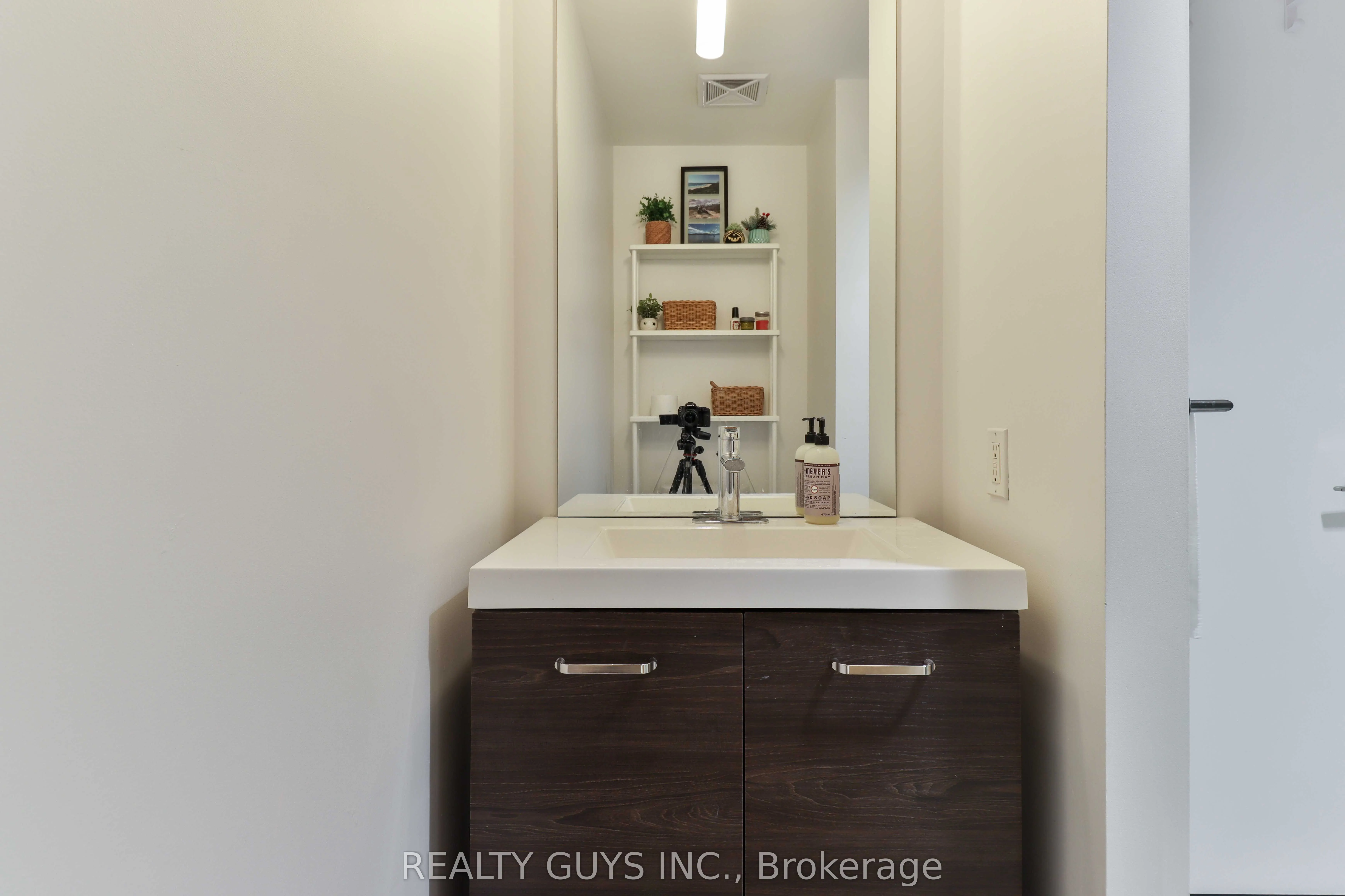 112 George Street, #631