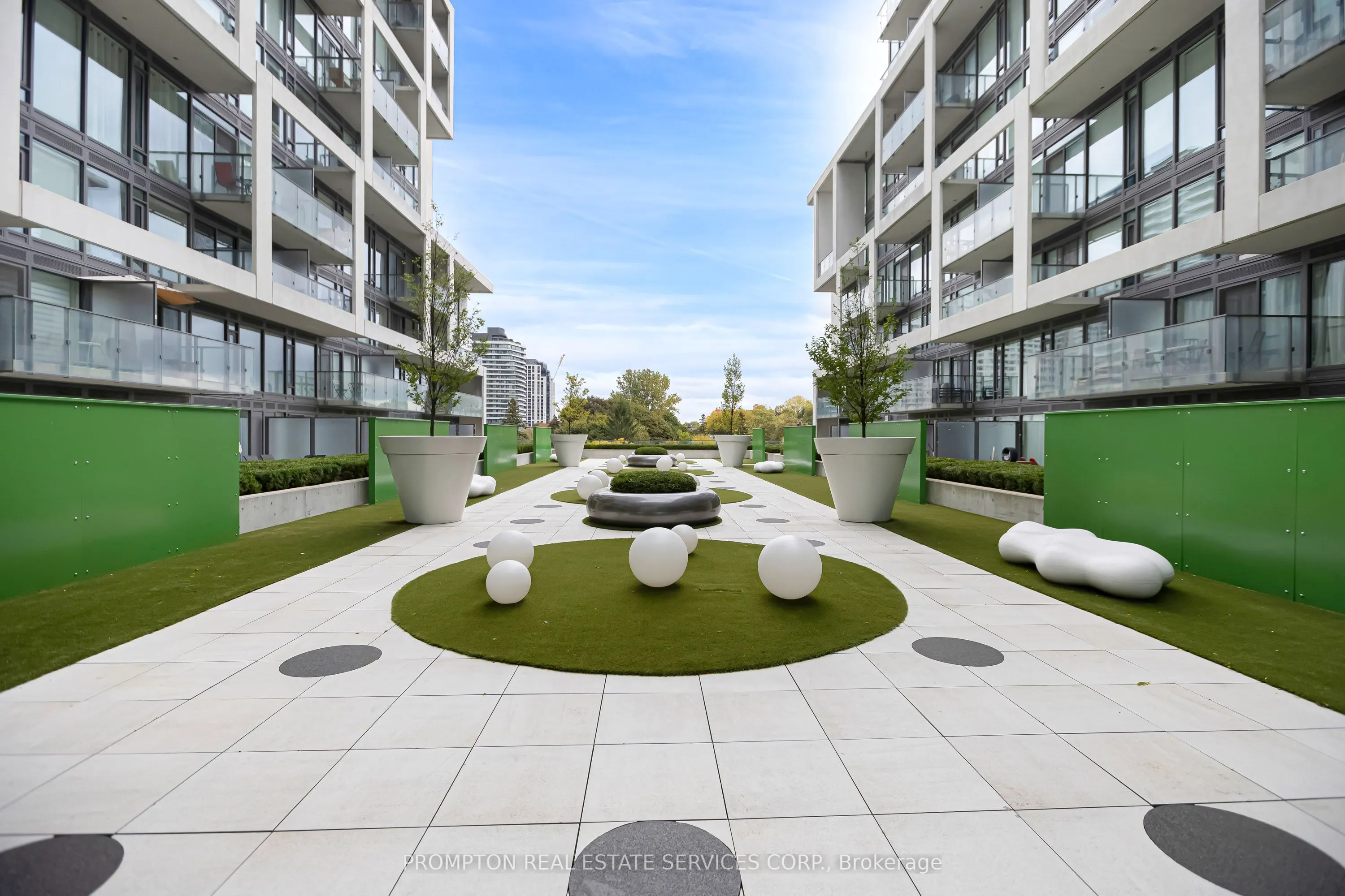 8 Hillsdale Avenue E, #1732