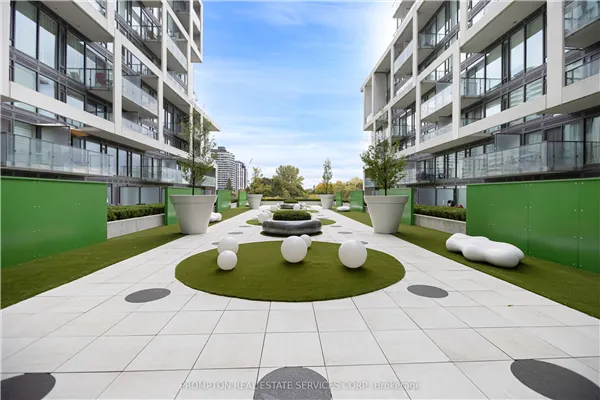 8 Hillsdale Avenue E, #1732