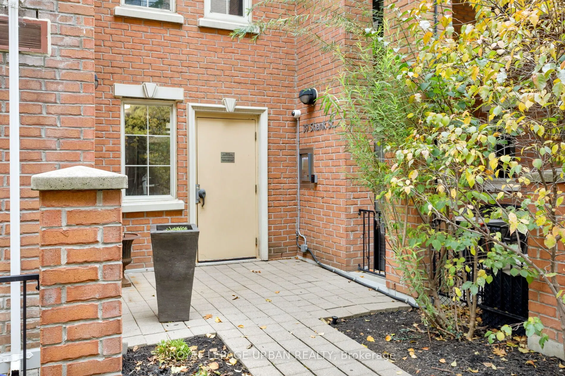 39 Shank Street, #319