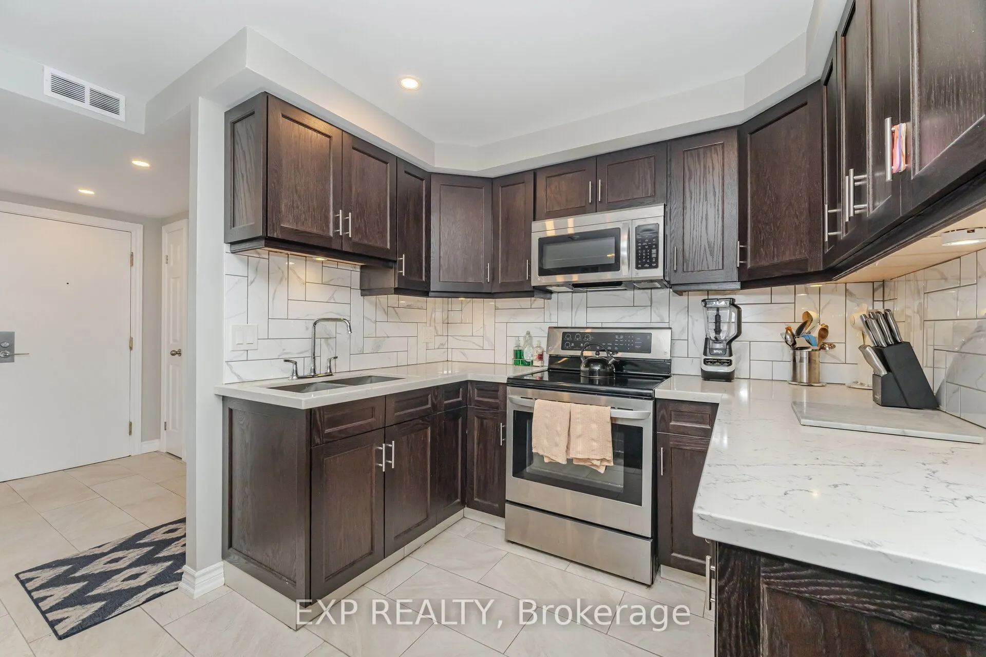 55 Centre Avenue, #2007