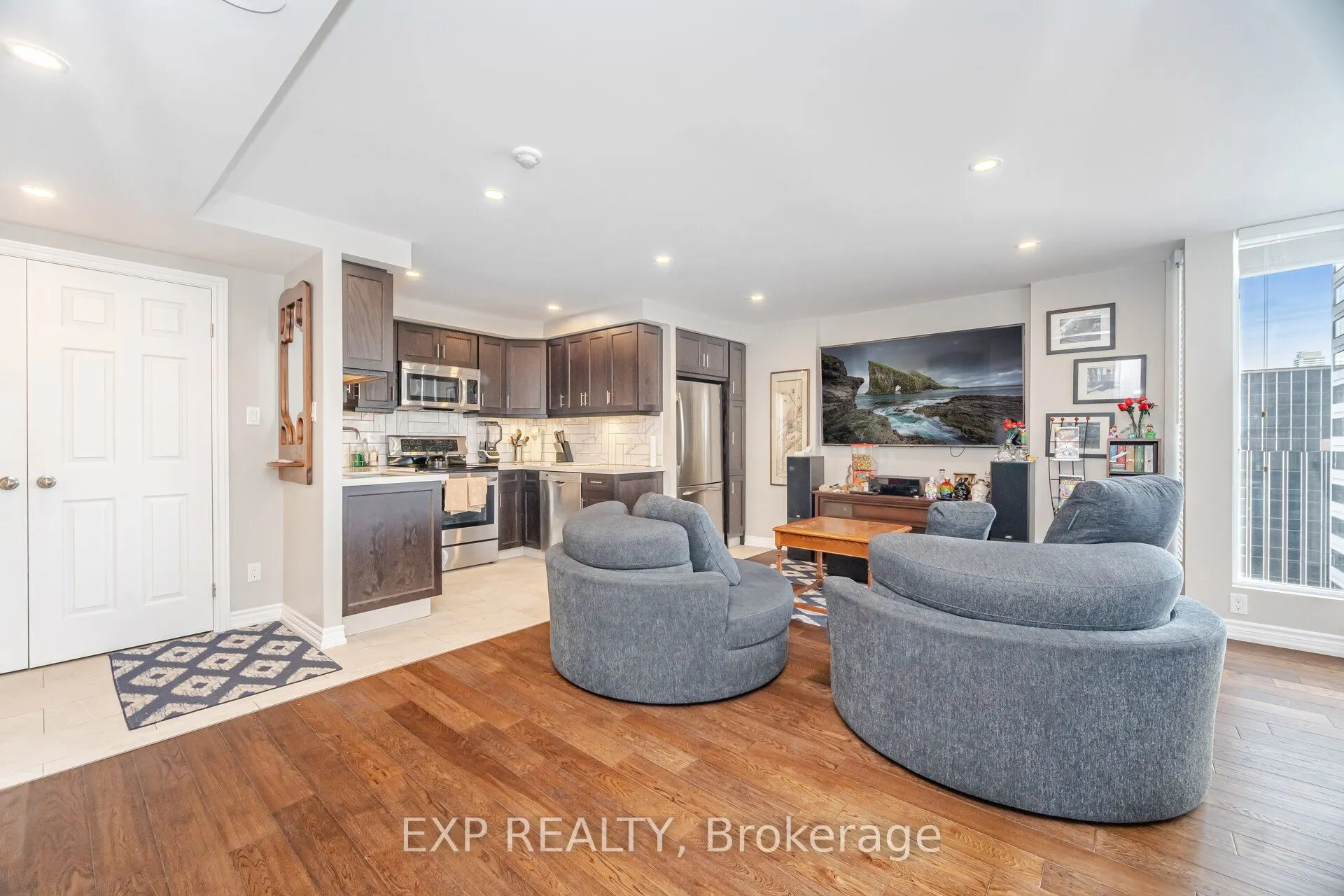 55 Centre Avenue, #2007