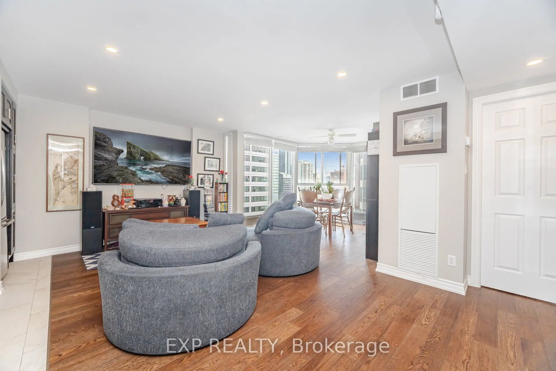 55 Centre Avenue, #2007