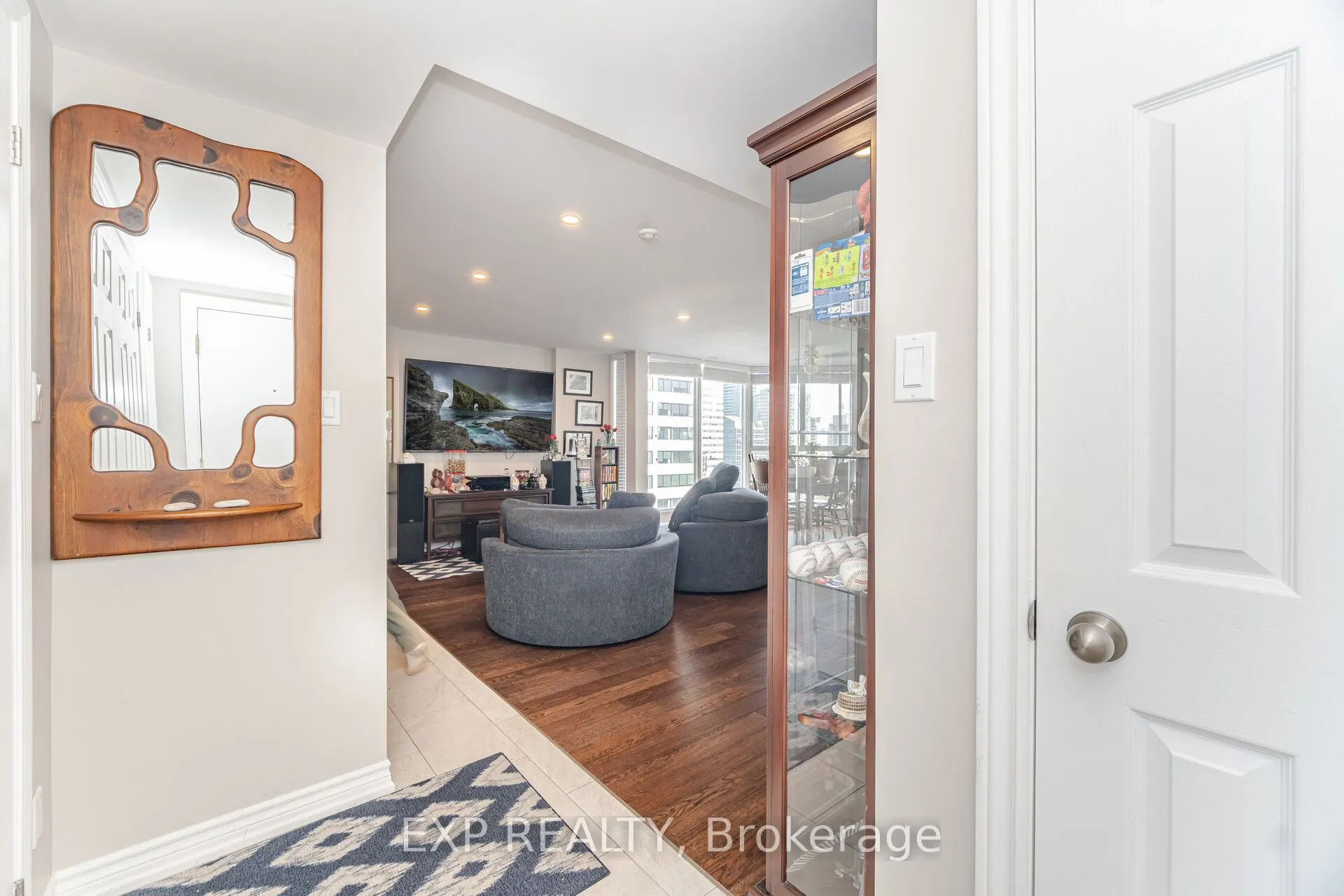 55 Centre Avenue, #2007