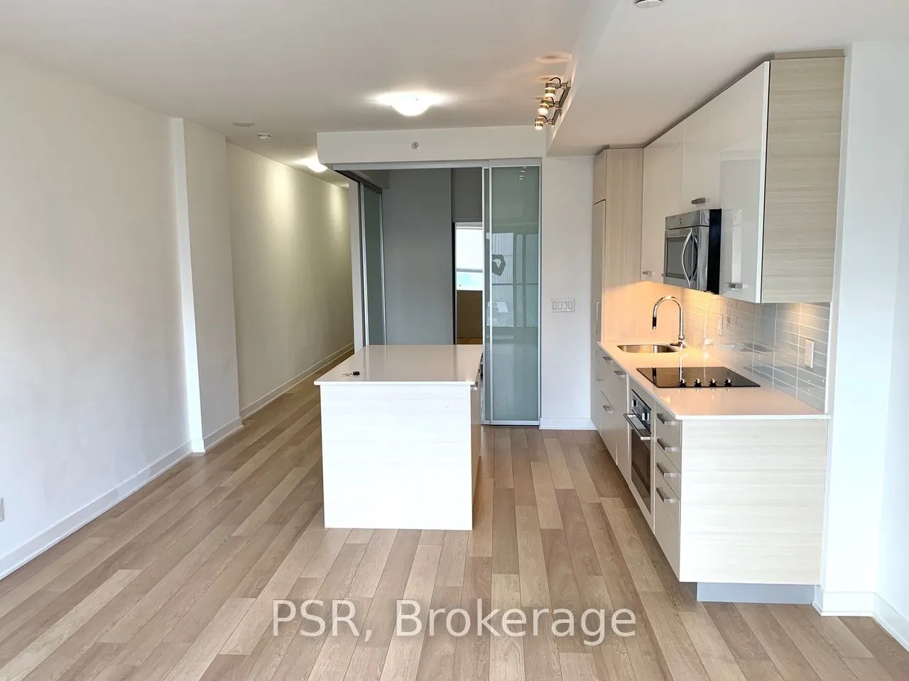 210 Simcoe Street, #1708