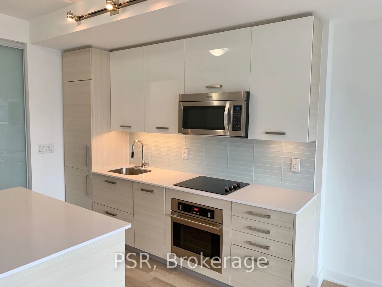 210 Simcoe Street, #1708