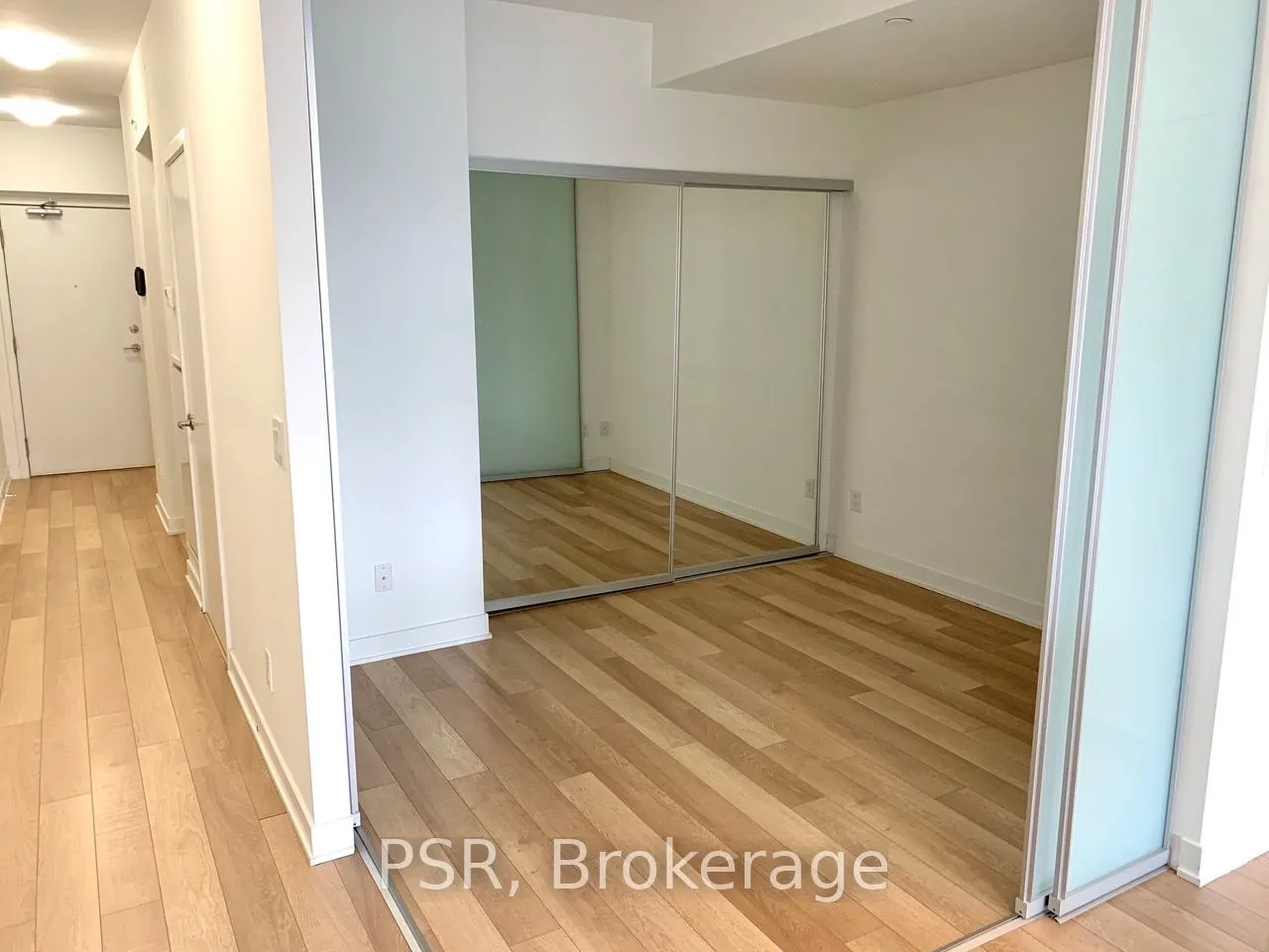 210 Simcoe Street, #1708