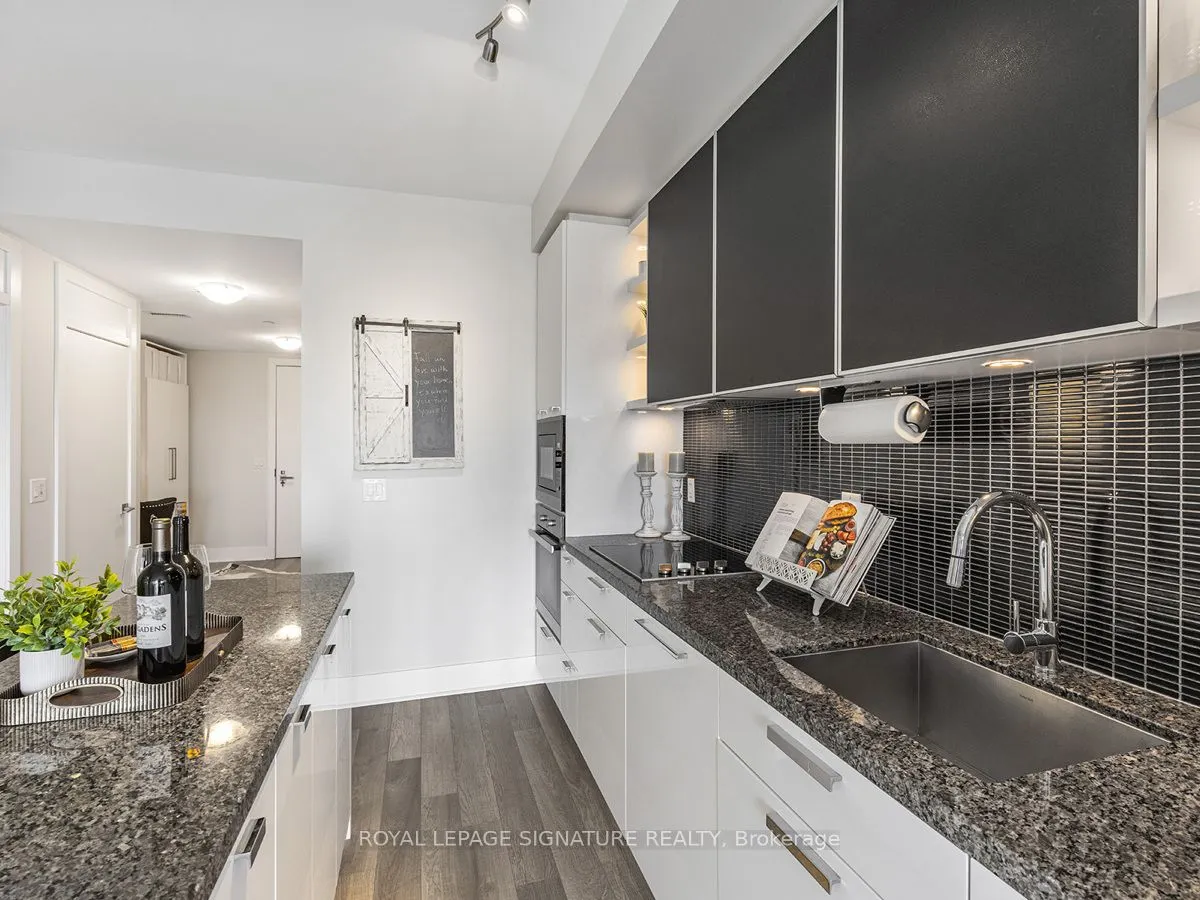 32 Davenport Road, #1704