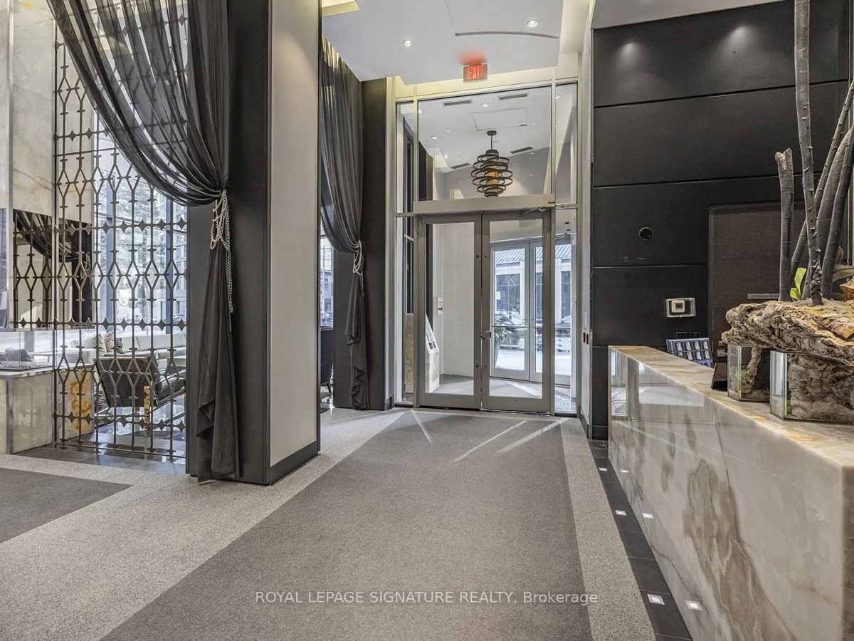 32 Davenport Road, #1704