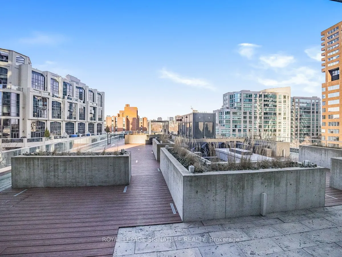 32 Davenport Road, #1704