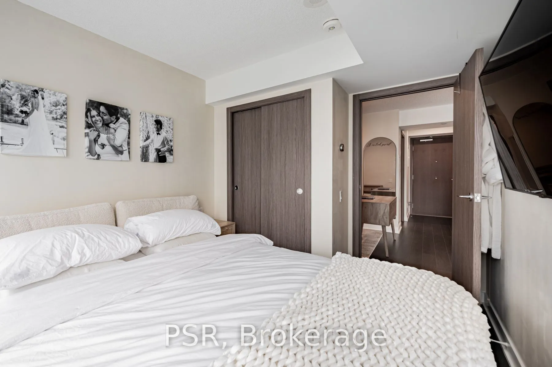 19 Bathurst Street, #2310