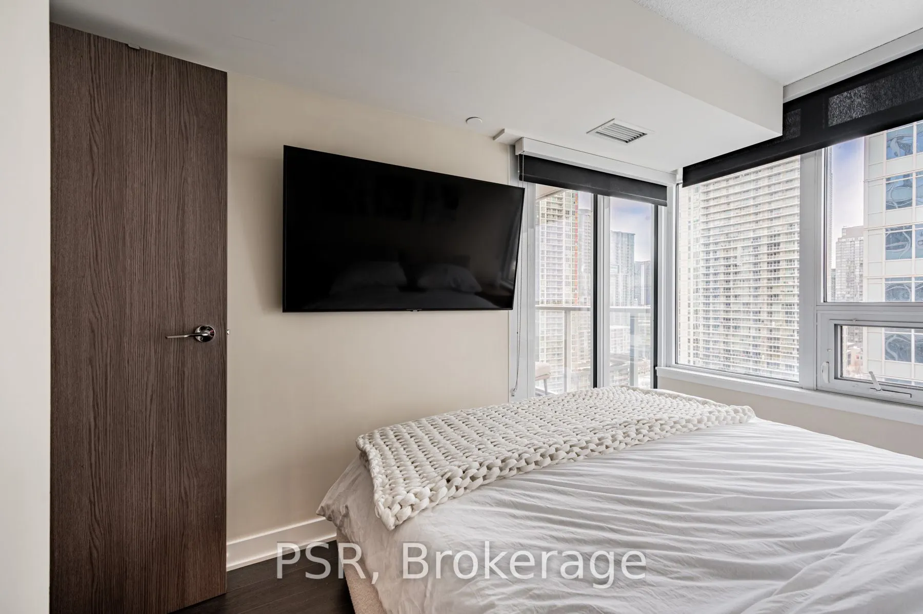 19 Bathurst Street, #2310