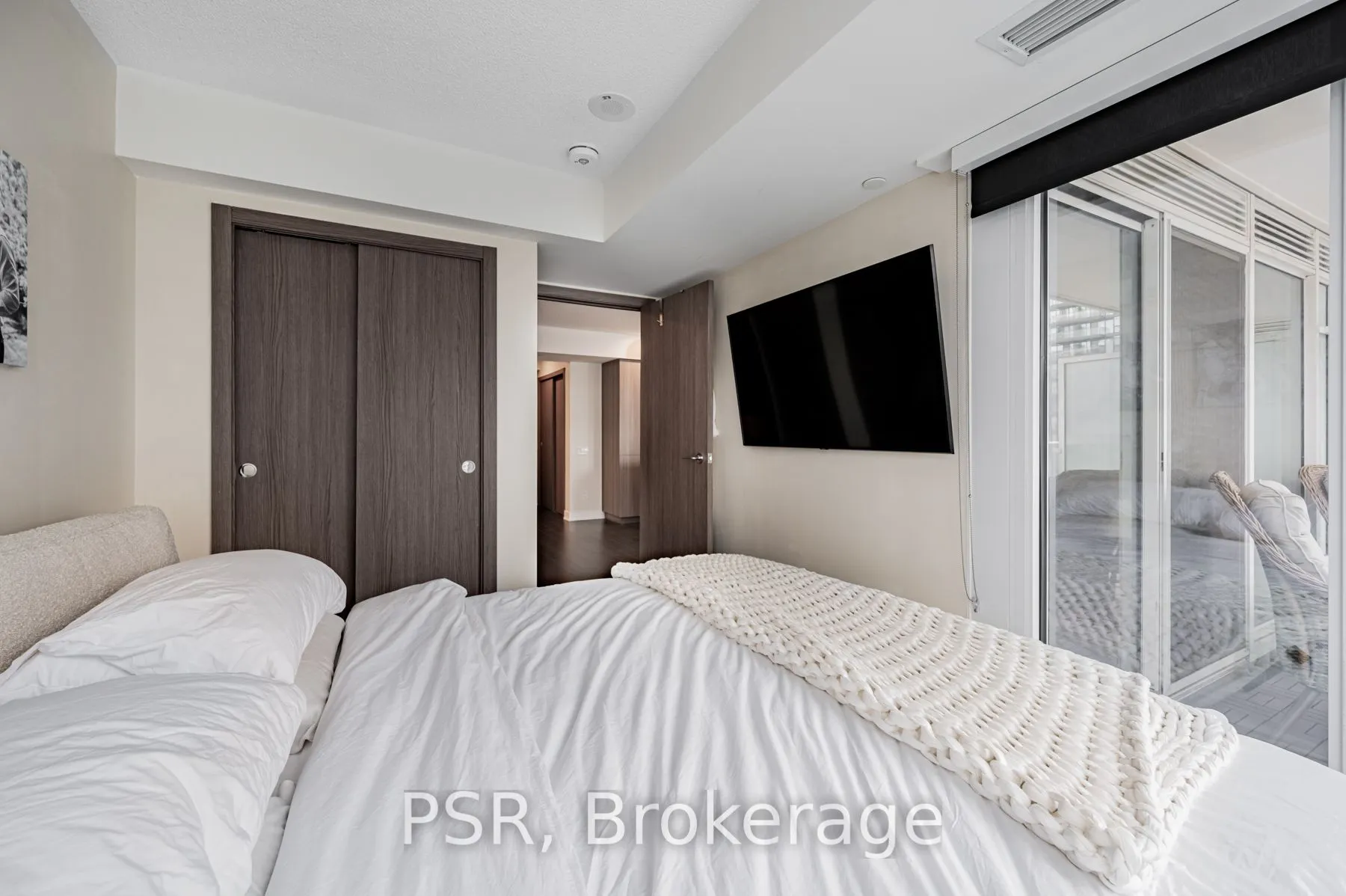 19 Bathurst Street, #2310