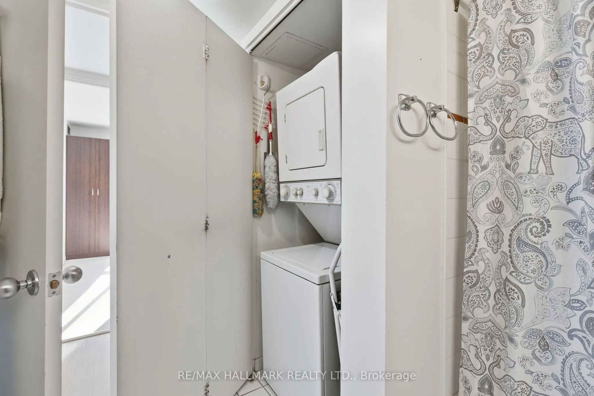 21 Overlea Boulevard, #1801