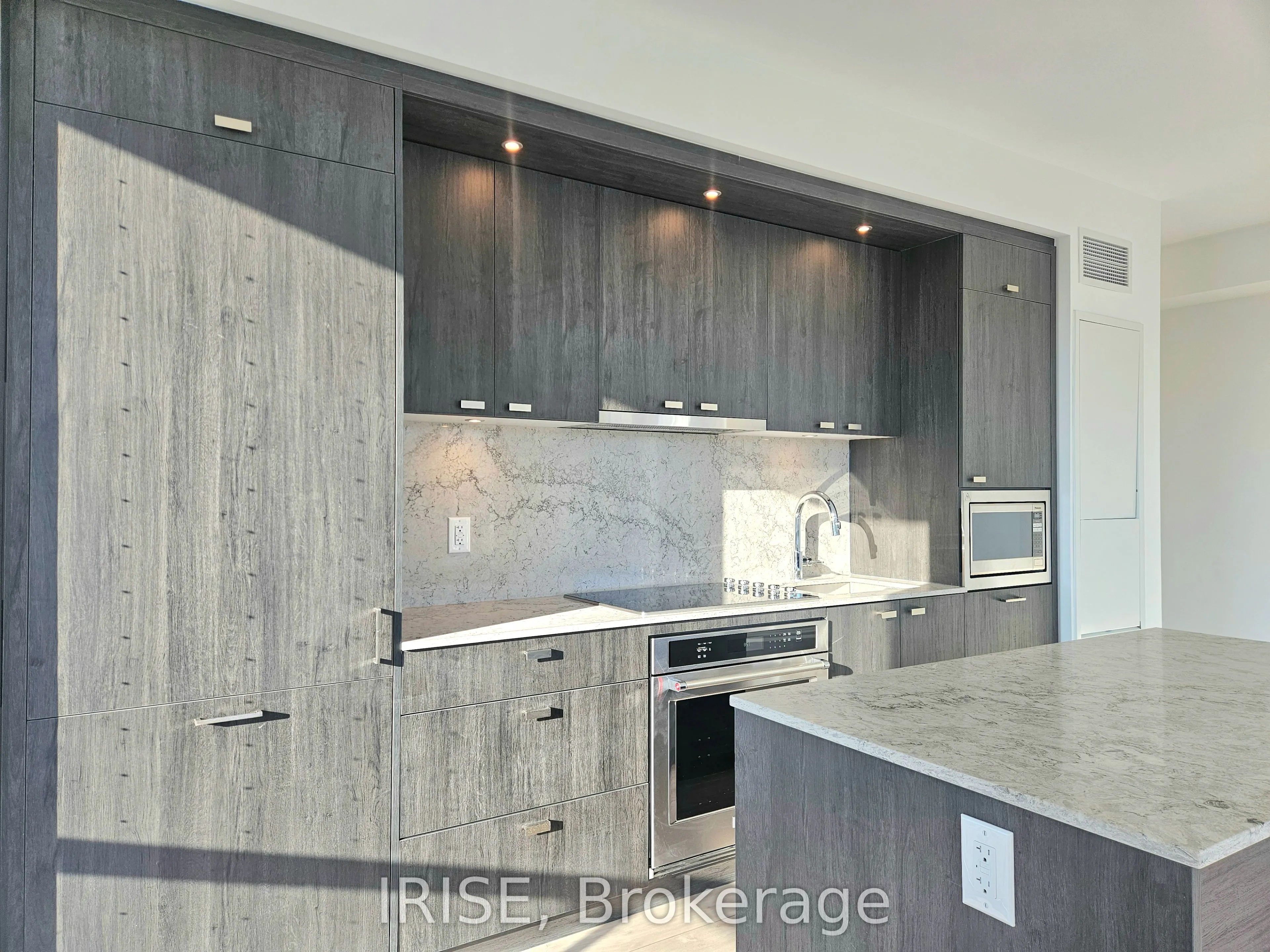 115 Denison Avenue, #905