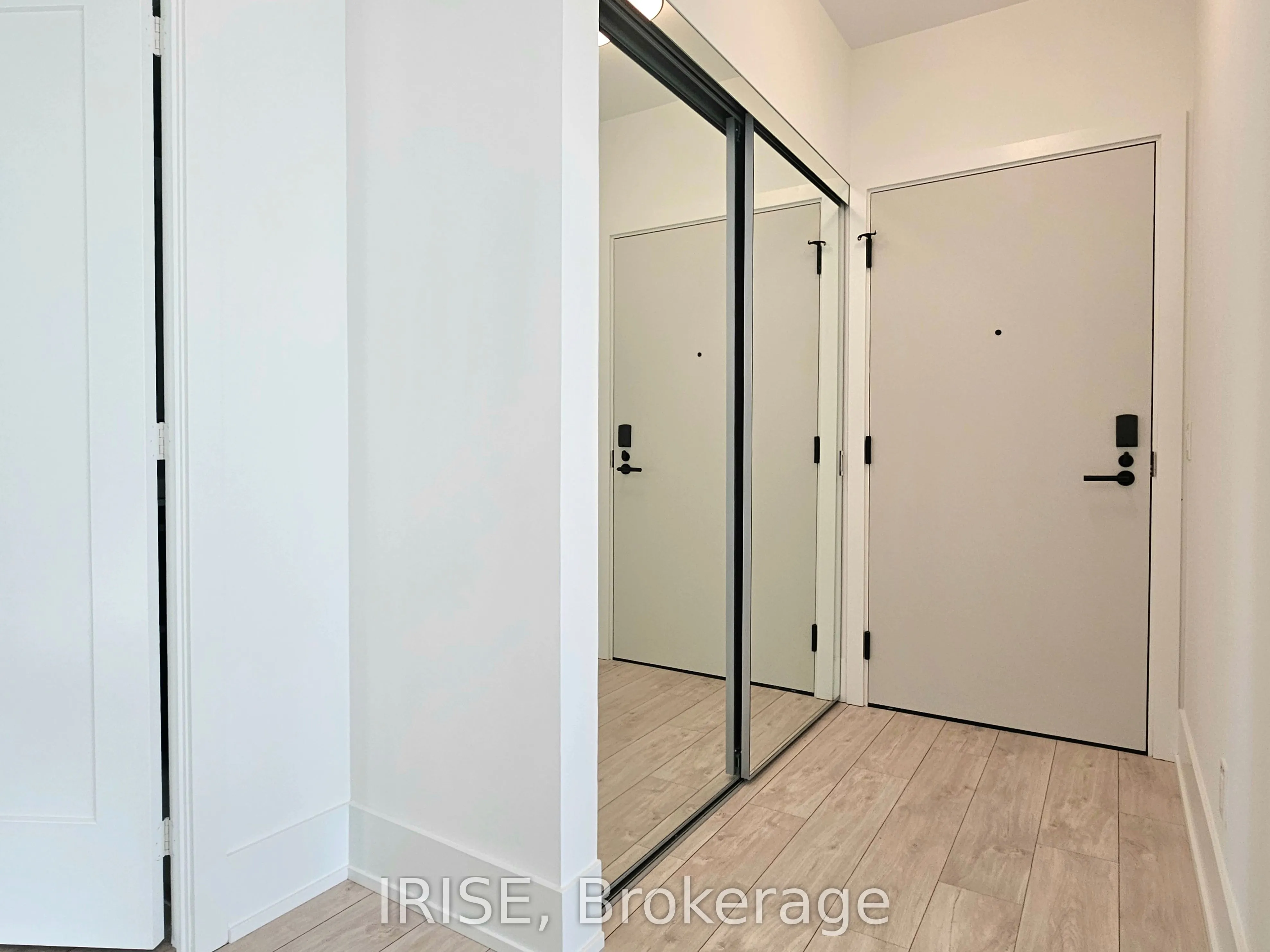 115 Denison Avenue, #905