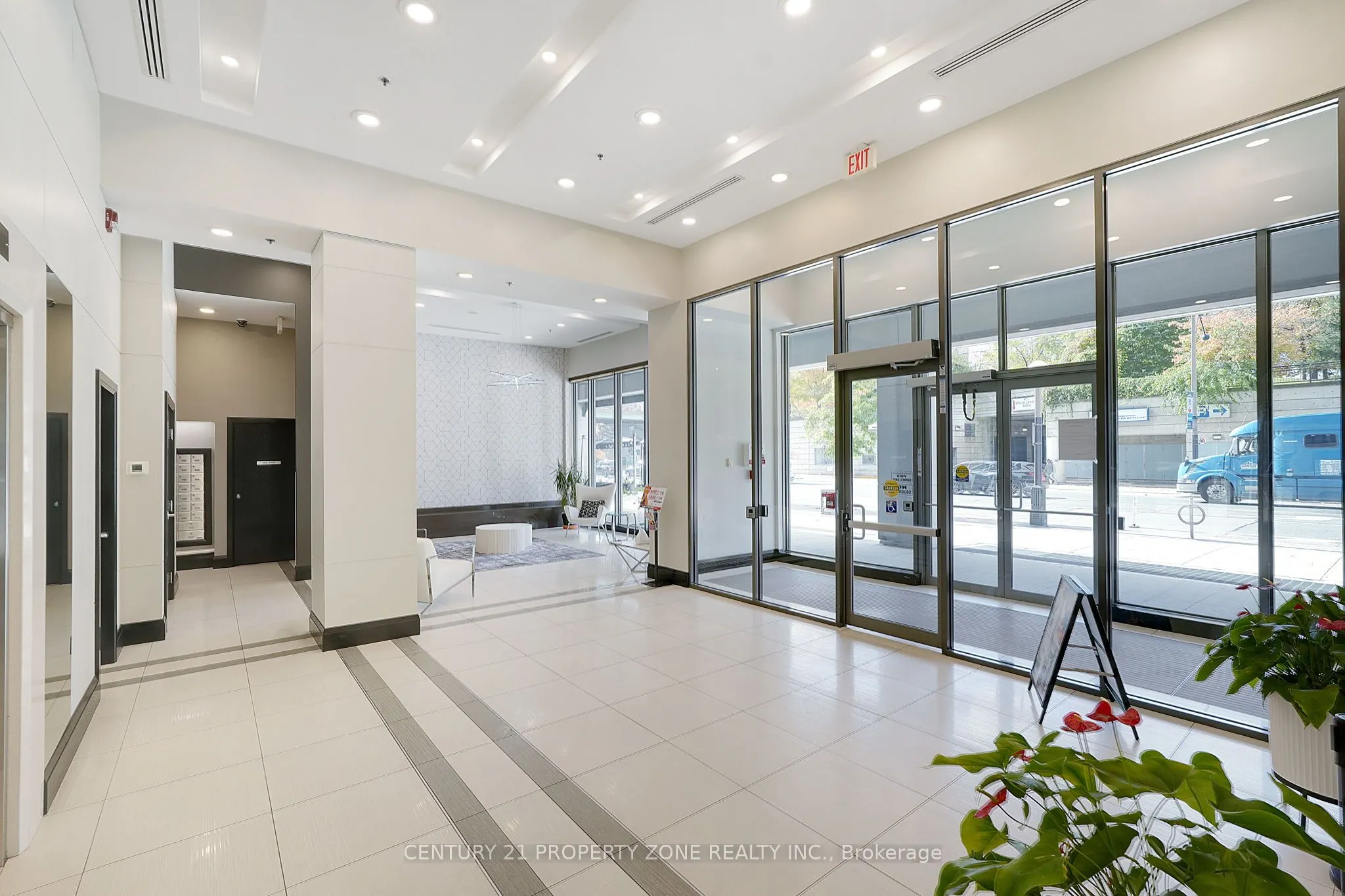25 Lower Simcoe Street, #527