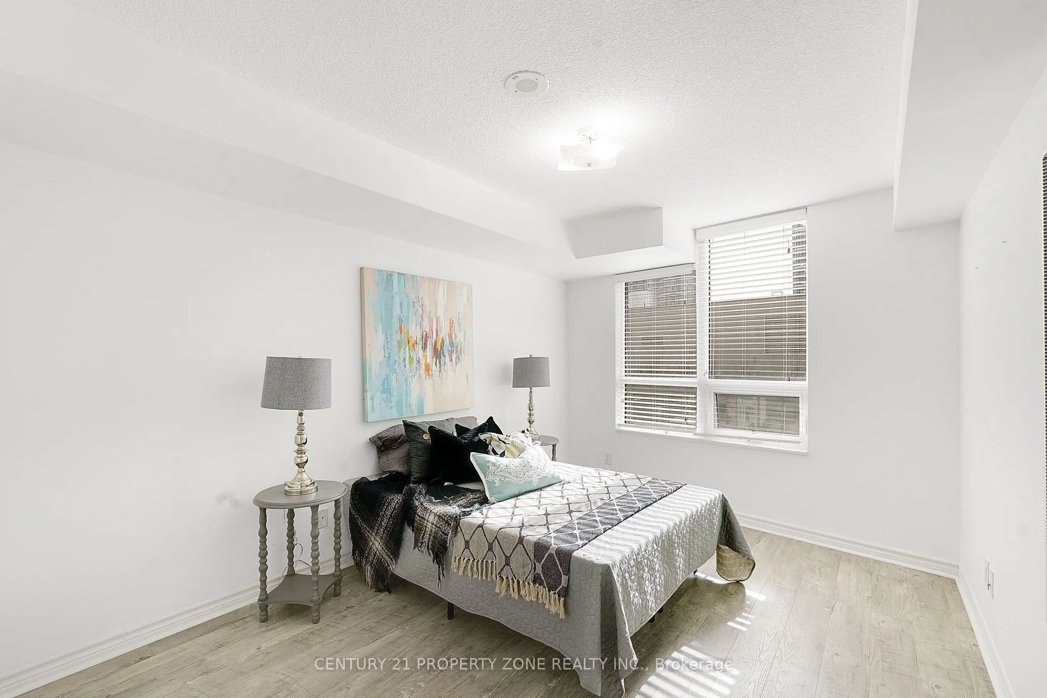 25 Lower Simcoe Street, #527