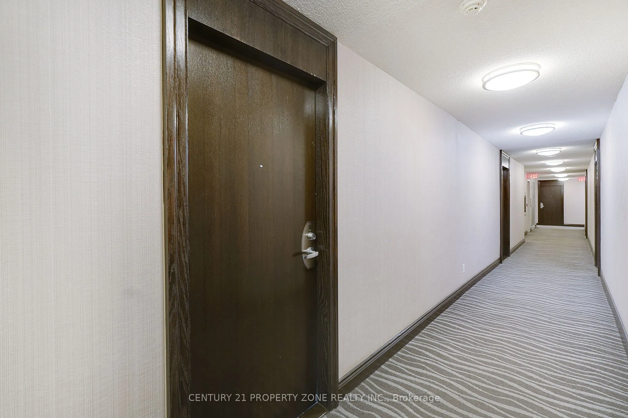 25 Lower Simcoe Street, #527