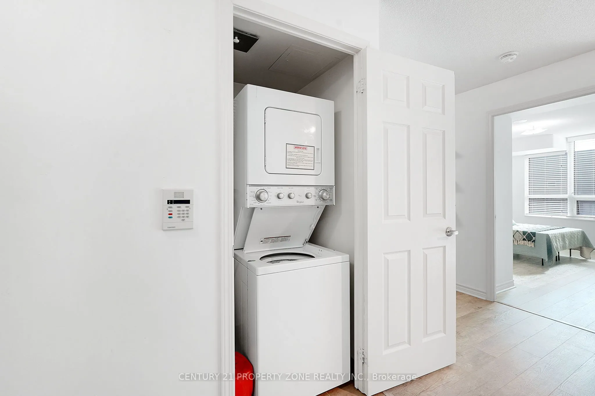 25 Lower Simcoe Street, #527